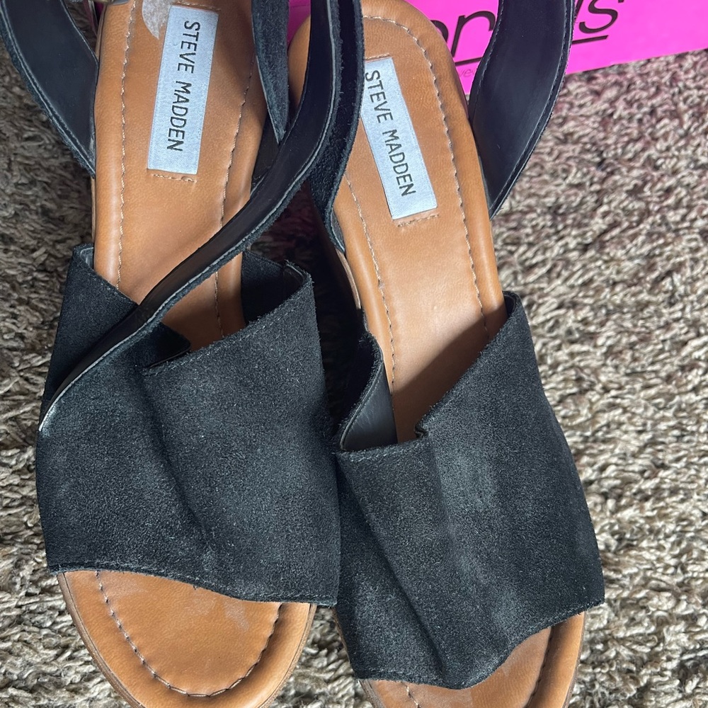 Steve Madden black shoes. Worn twice, with a wooden bottom.